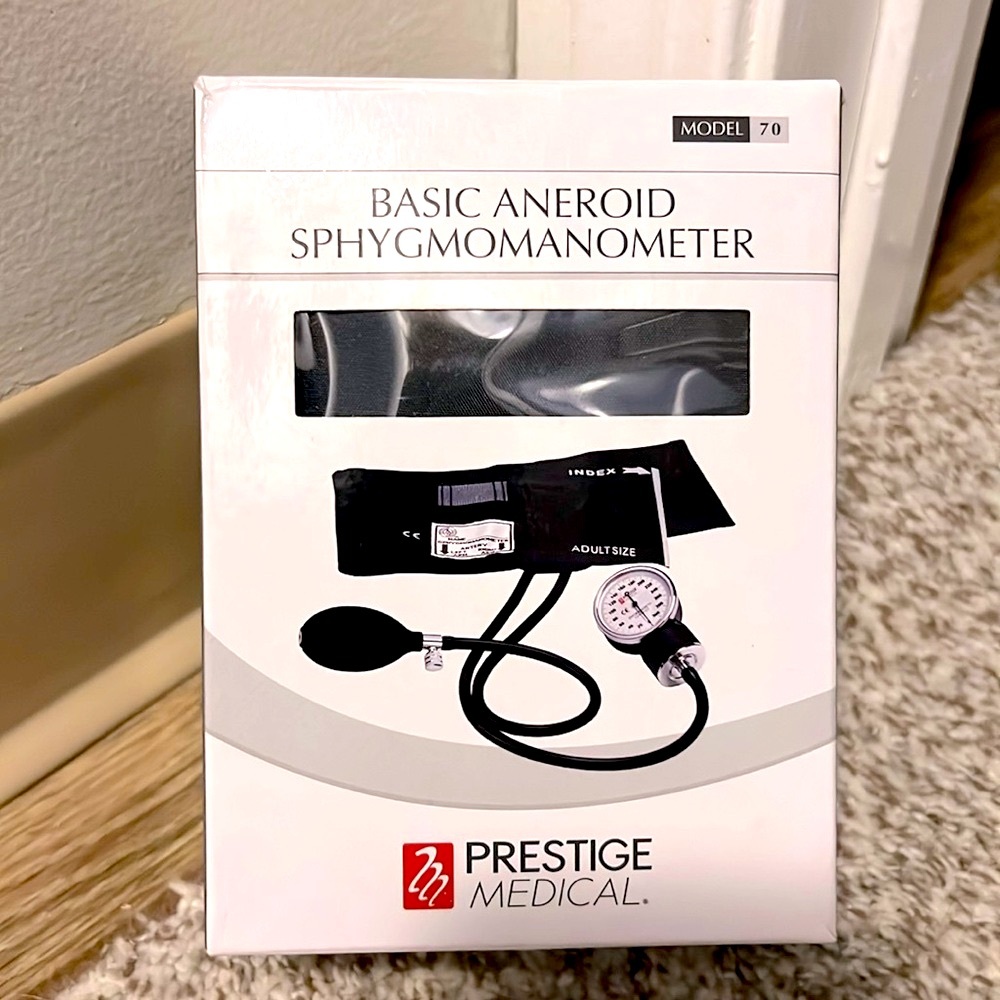 NIB 🩺🫀 BASIC ANEROID ADULT MEDICAL SPHYGMOMANOMETER BLOOD PRESSURE CUFF w/BAG